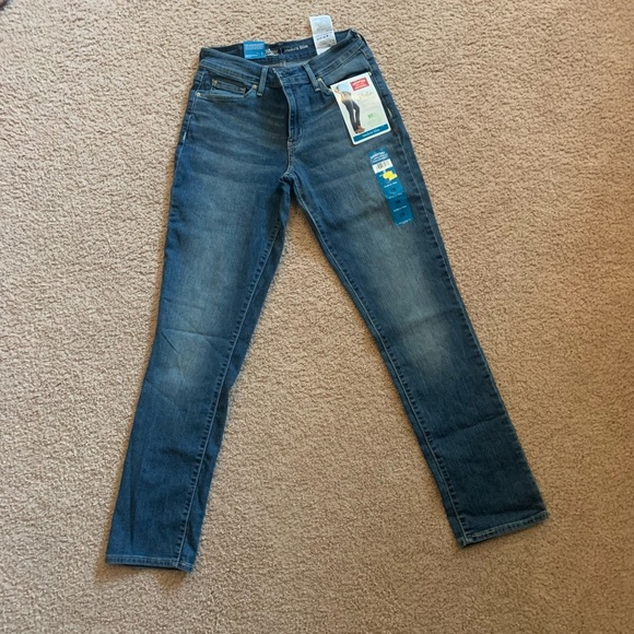 Woman’s Levi’s Signature Jeans - Picture 3 of 7